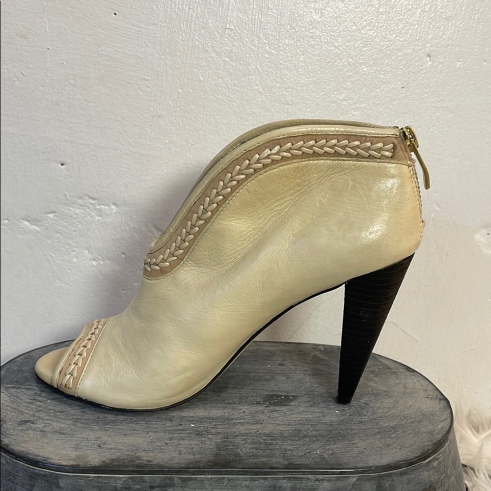 #0174-C Vince Camuto Smooth Leather Cream Open Toe High-Heeled Booties-6.5 - Picture 4 of 12